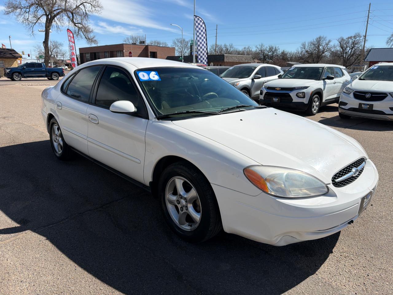 Ford Taurus 4dr Sdn SE 2006