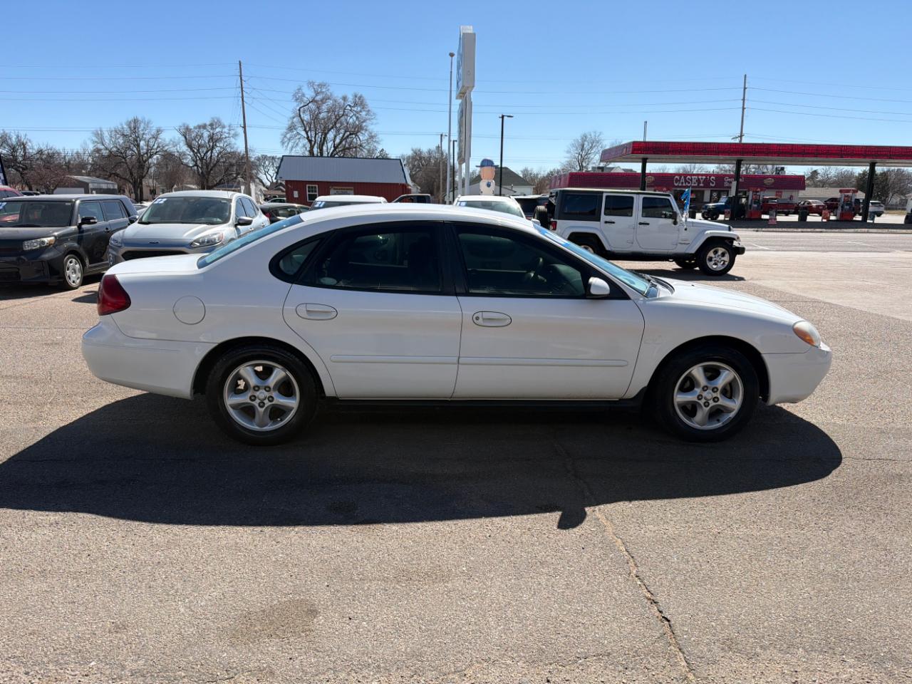 Ford Taurus 4dr Sdn SE 2006