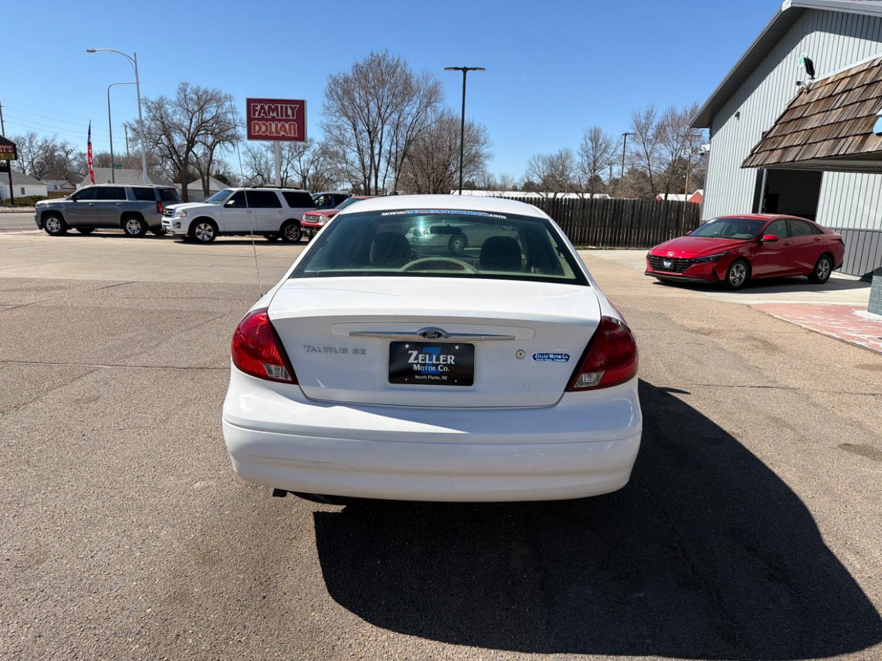 Ford Taurus 4dr Sdn SE 2006