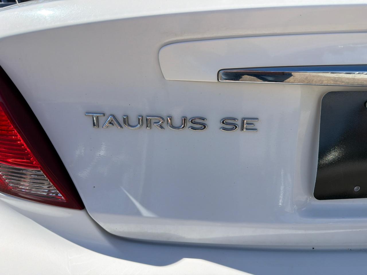 Ford Taurus 4dr Sdn SE 2006