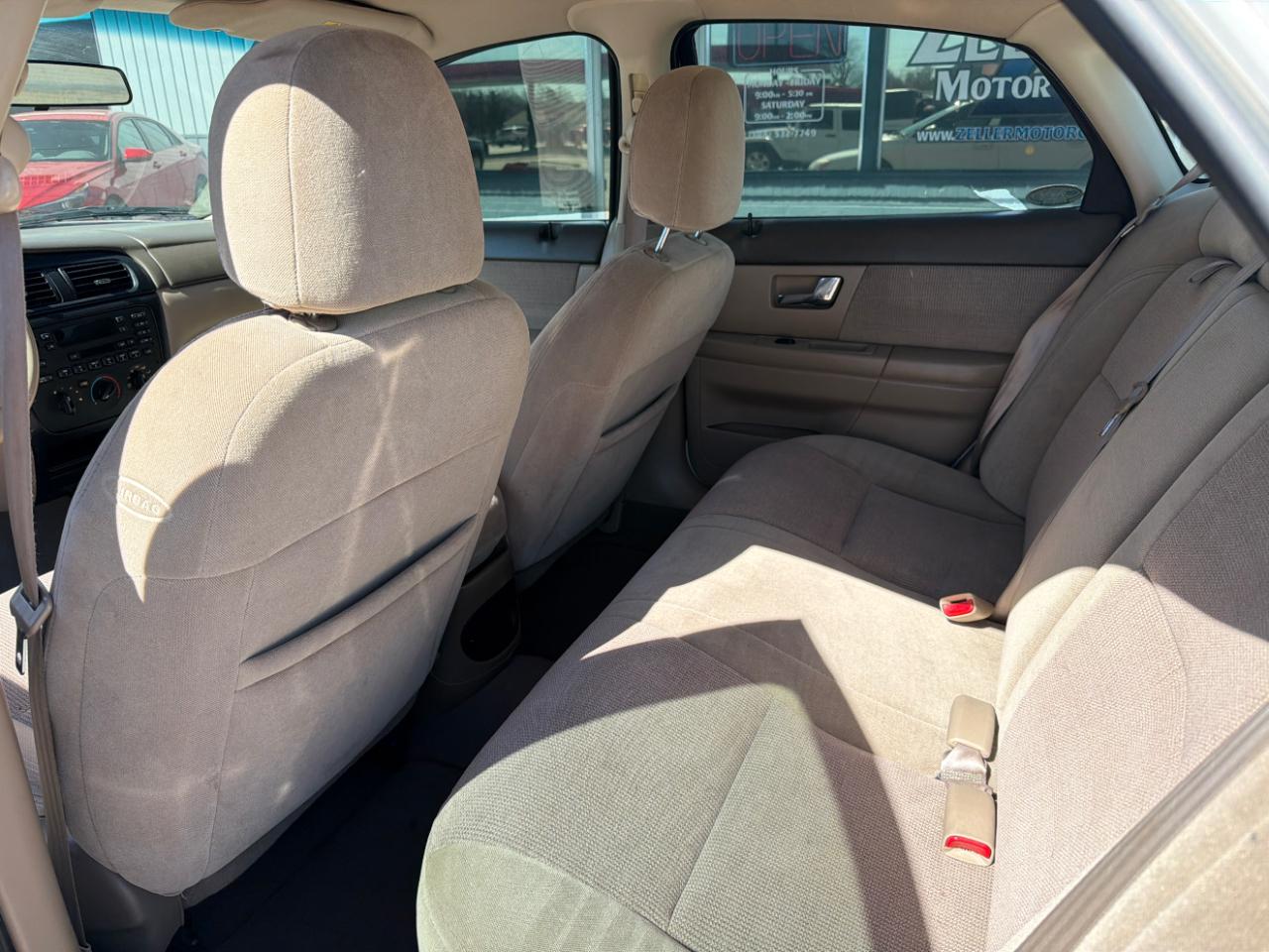 Ford Taurus 4dr Sdn SE 2006