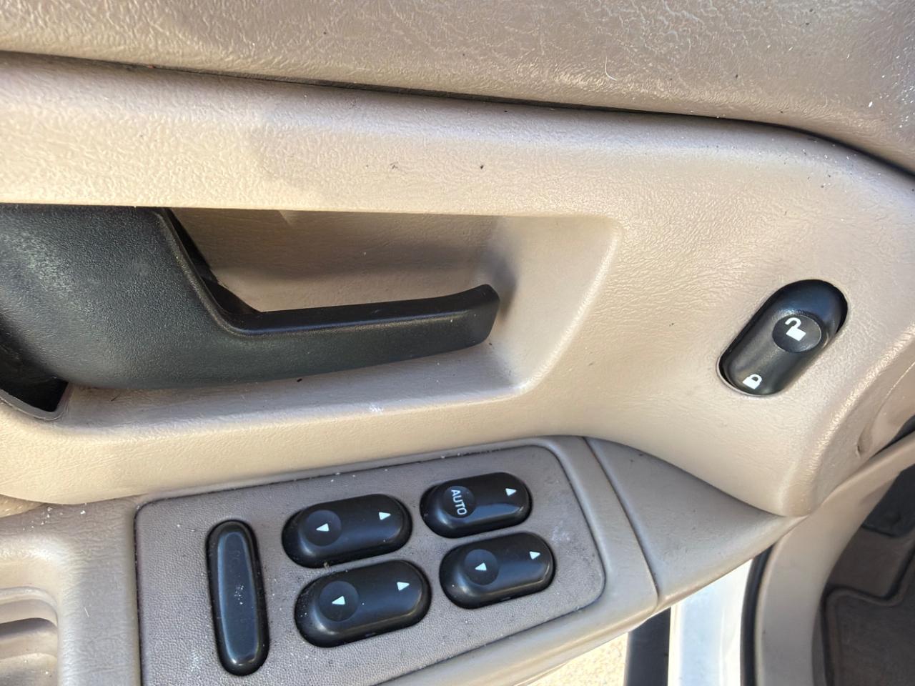 Ford Taurus 4dr Sdn SE 2006