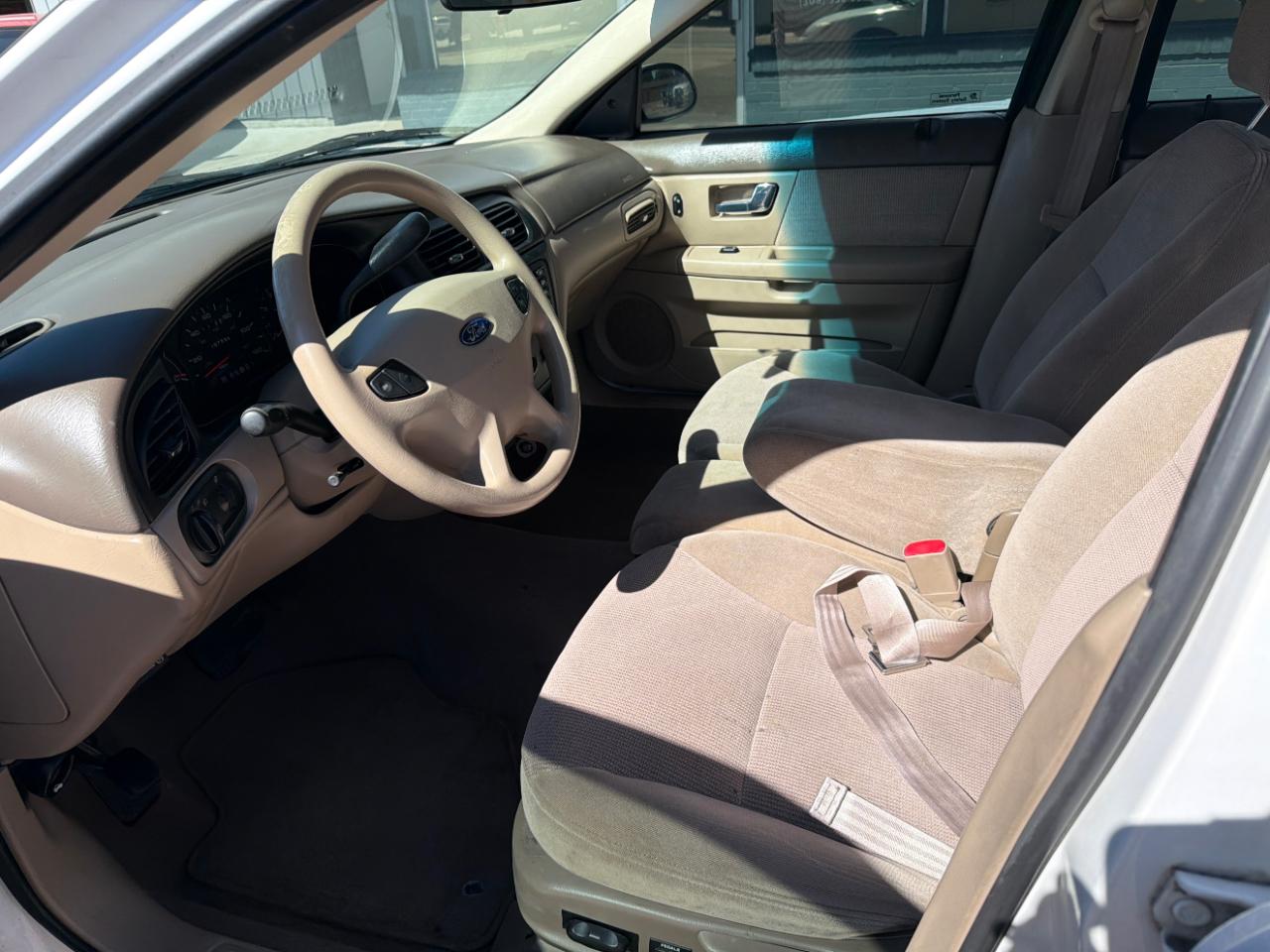 Ford Taurus 4dr Sdn SE 2006