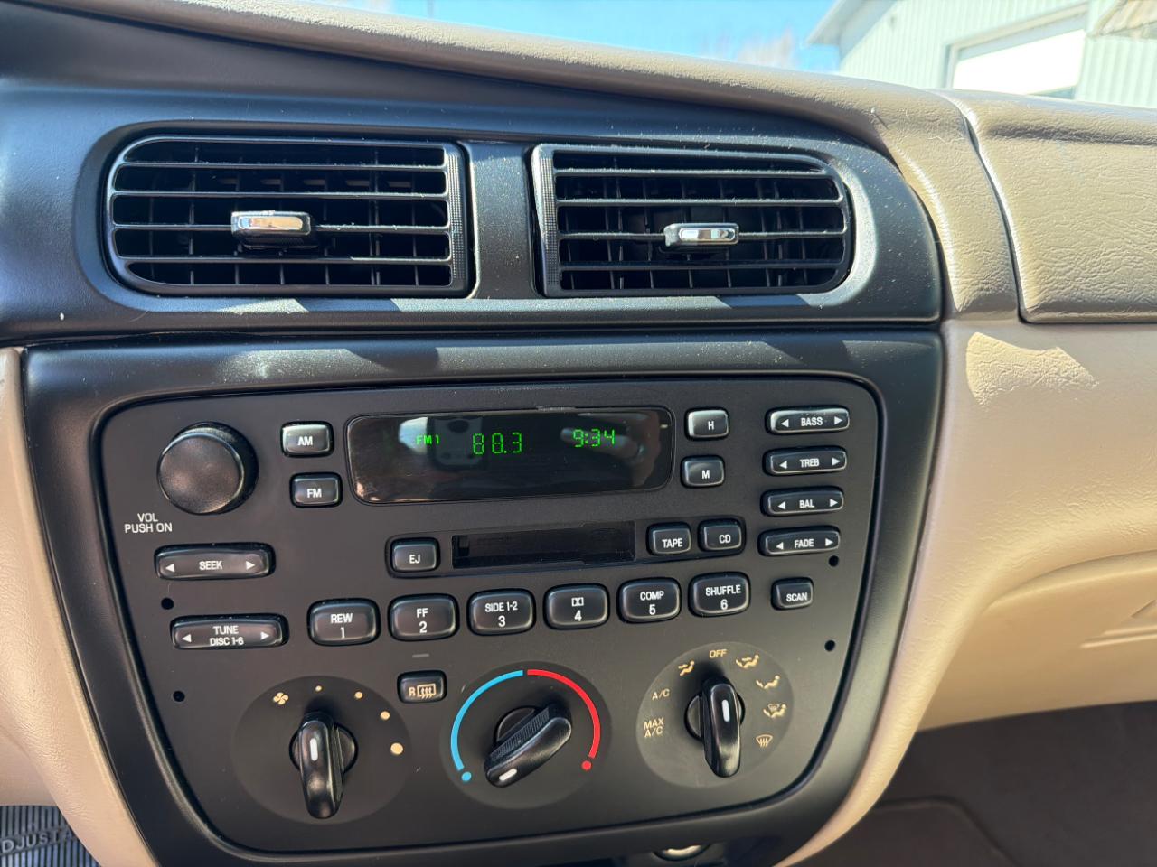 Ford Taurus 4dr Sdn SE 2006