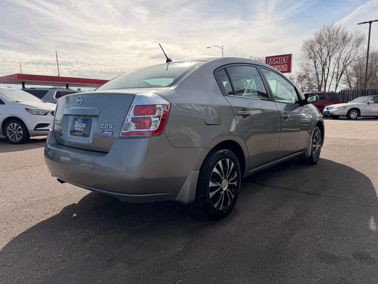 Nissan Sentra 4dr Sdn I4 CVT 2.0 S 2007