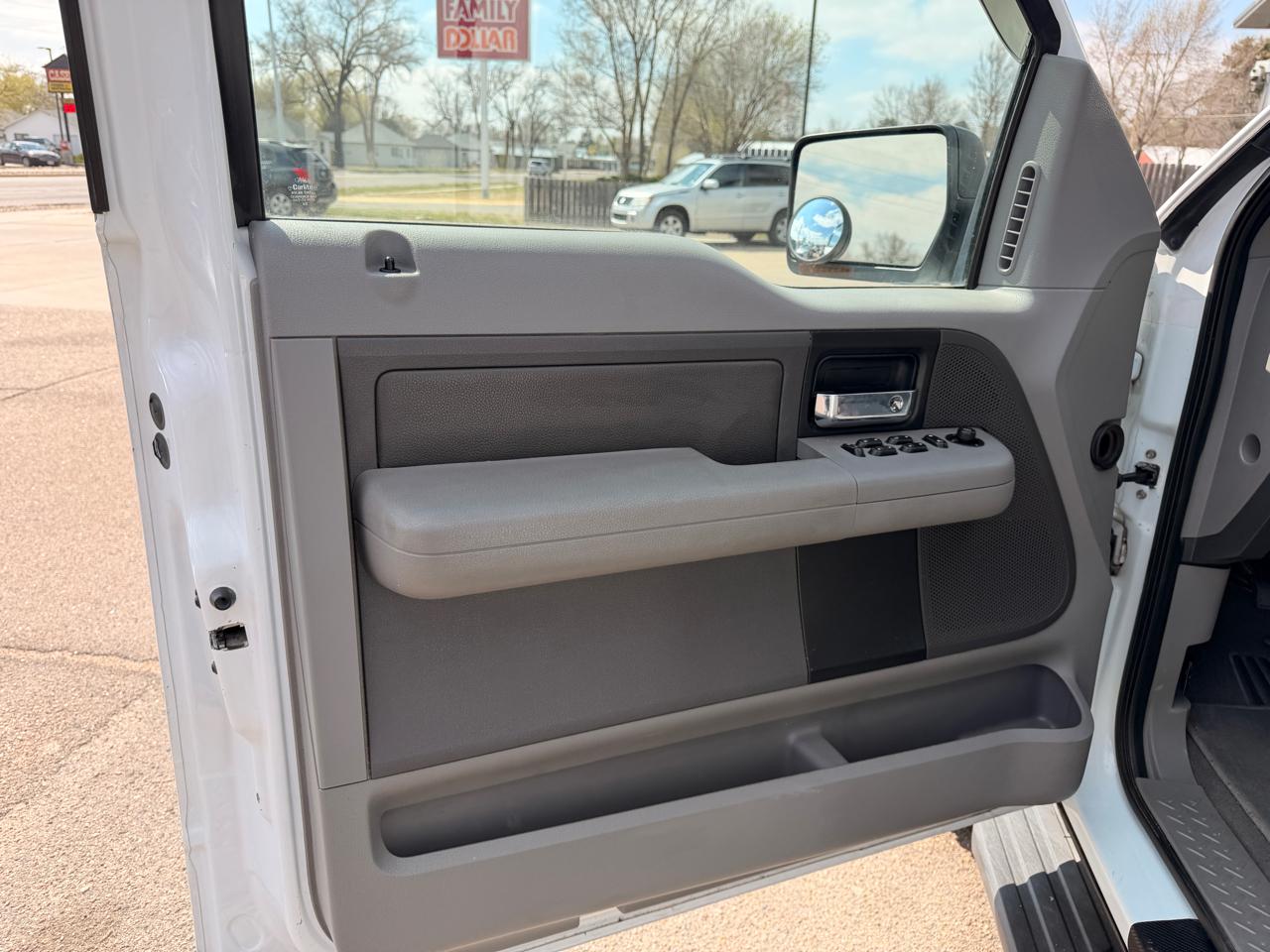 Ford F-150 Supercab 145" Lariat 4WD 2004