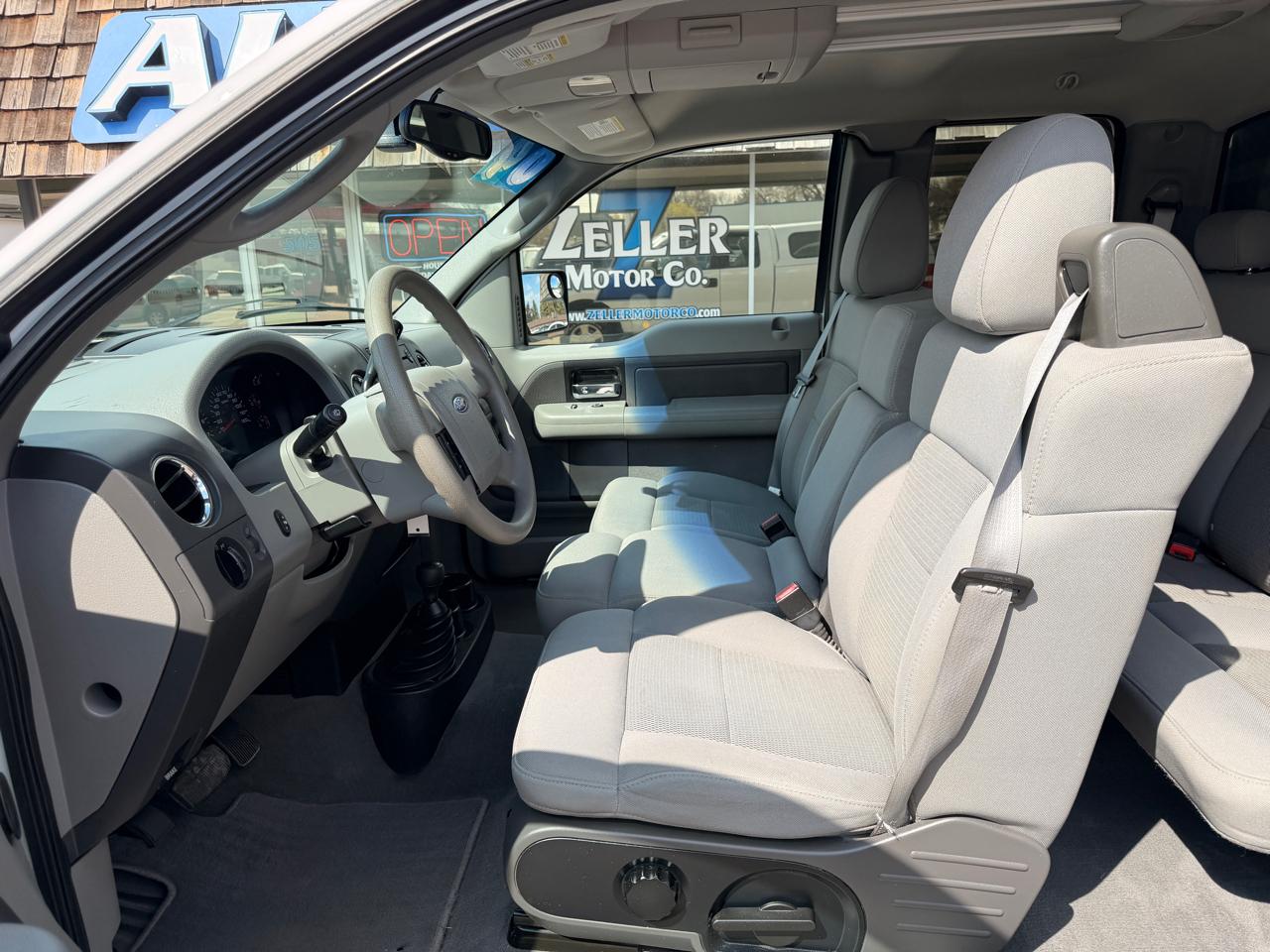 Ford F-150 Supercab 145" Lariat 4WD 2004