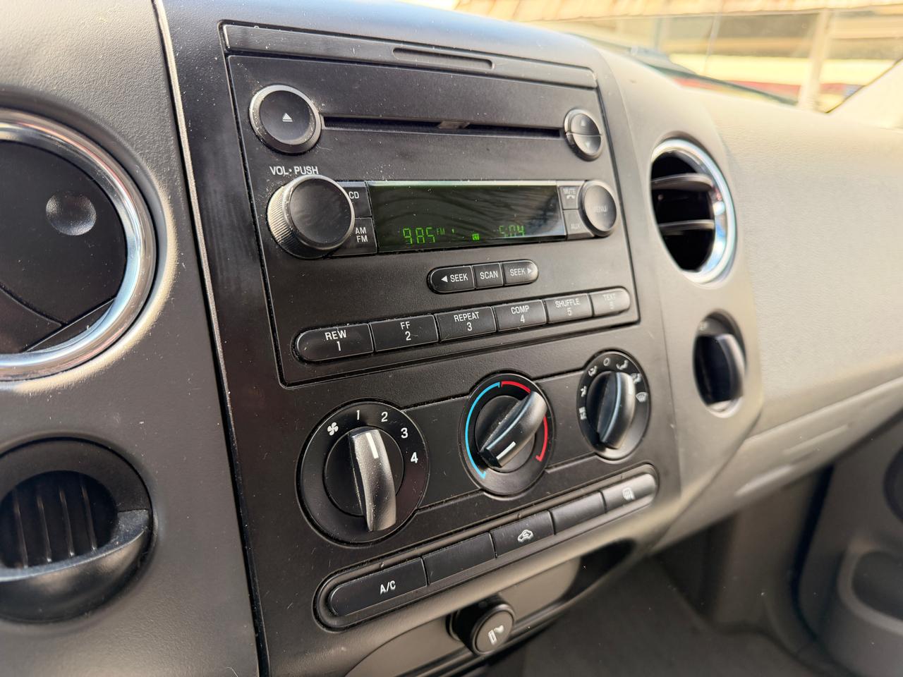 Ford F-150 Supercab 145" Lariat 4WD 2004