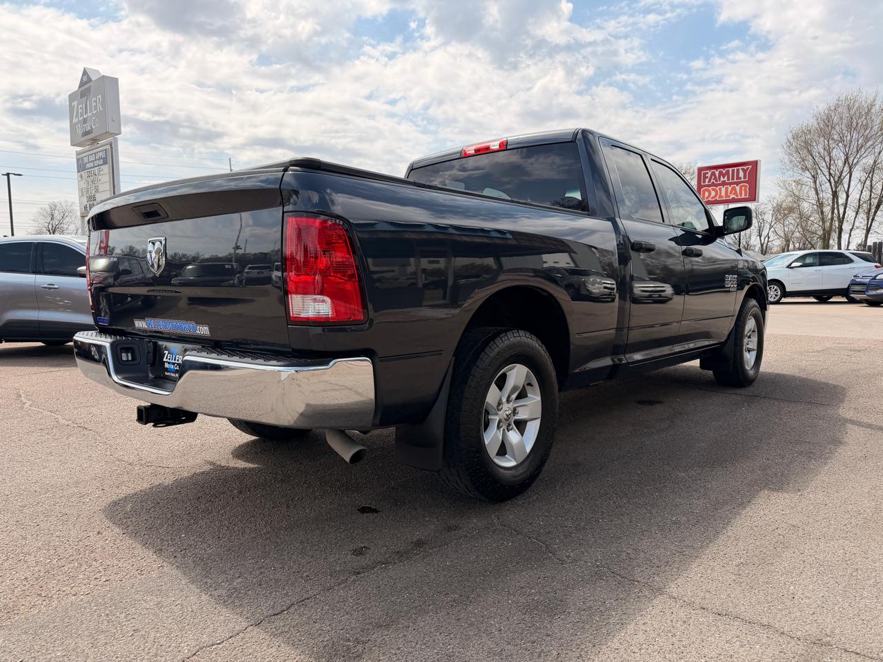 RAM 1500 Classic Tradesman 4x2 Quad Cab 6'4" Box 2019
