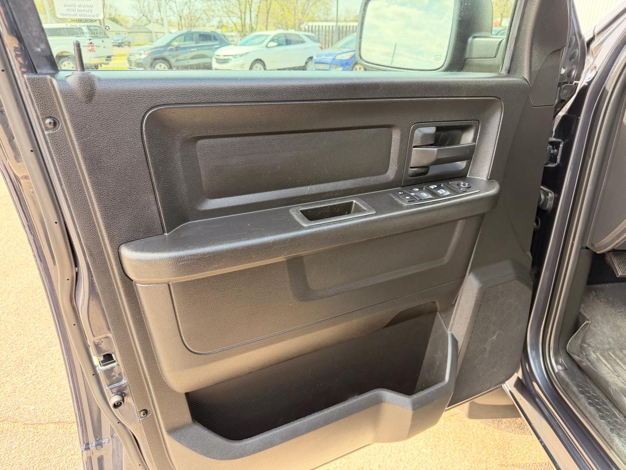 RAM 1500 Classic Tradesman 4x2 Quad Cab 6'4" Box 2019