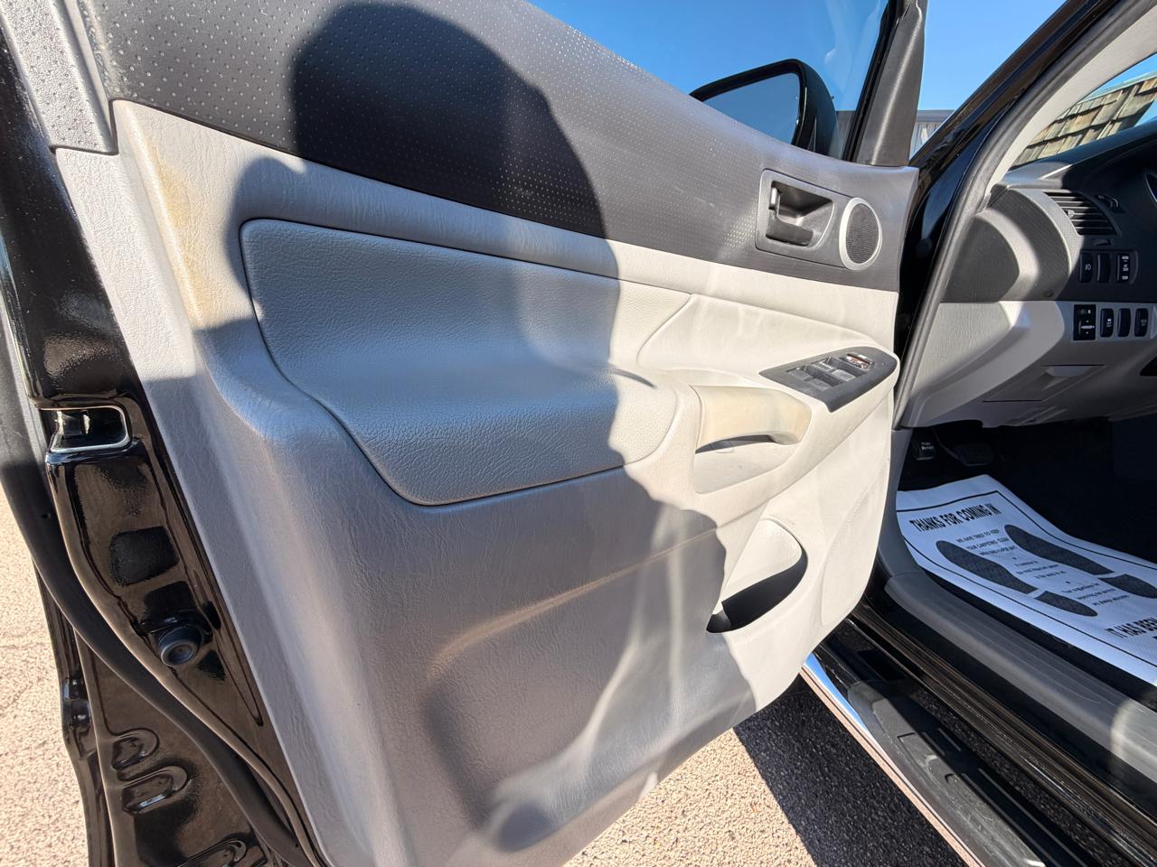 Toyota Tacoma 4WD Double Cab V6 MT (Natl) 2012