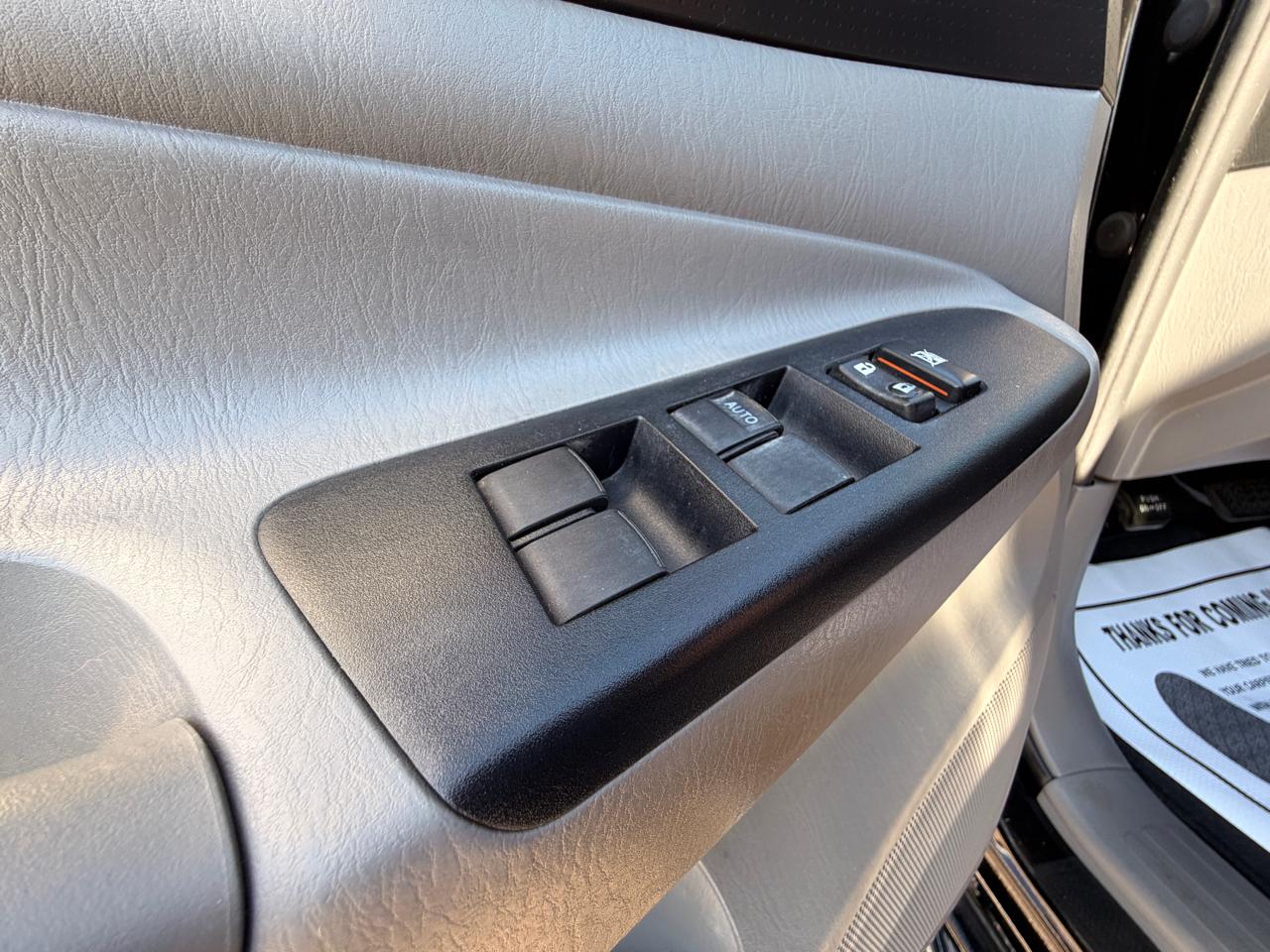 Toyota Tacoma 4WD Double Cab V6 MT (Natl) 2012