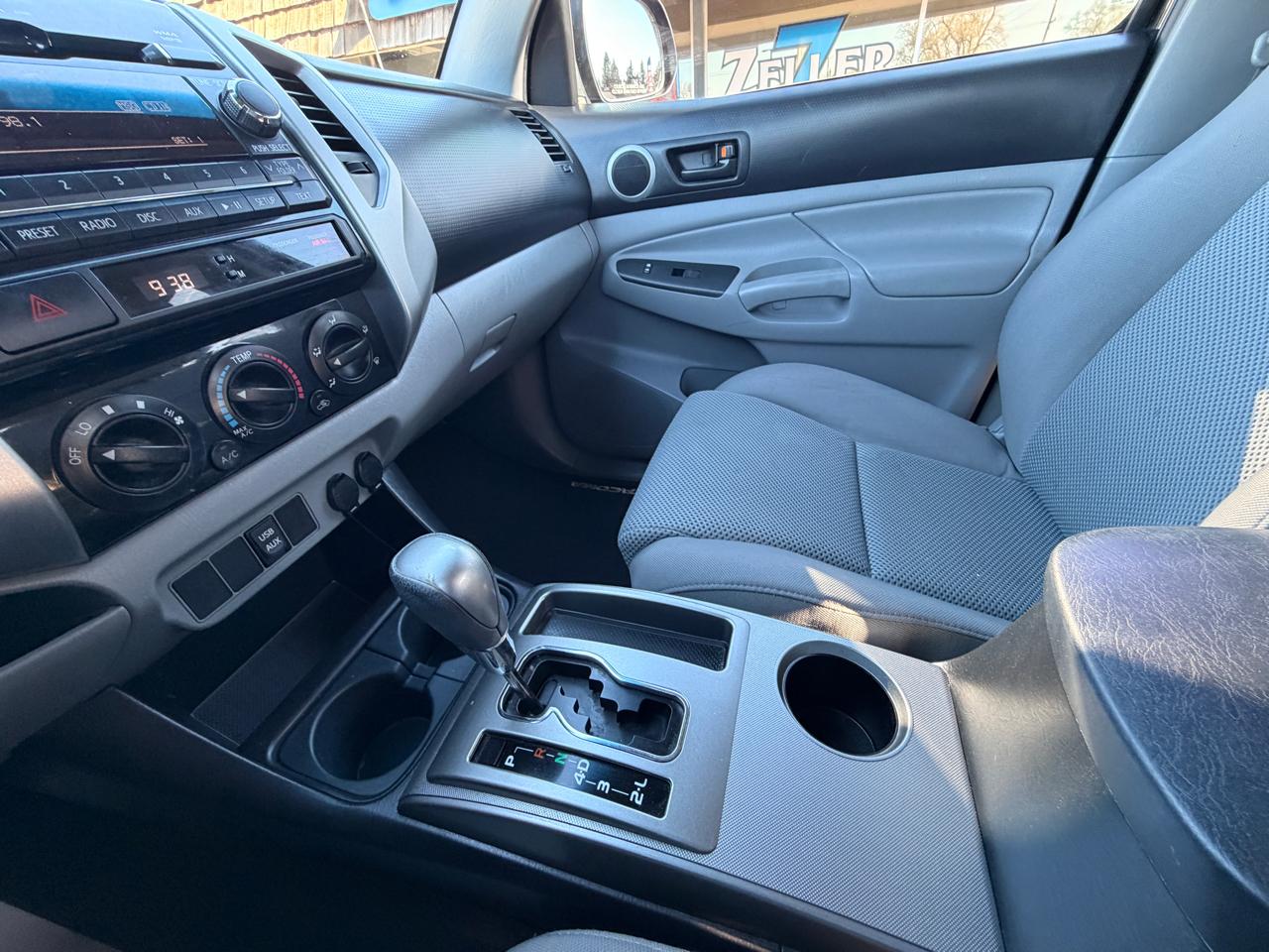 Toyota Tacoma 4WD Double Cab V6 MT (Natl) 2012