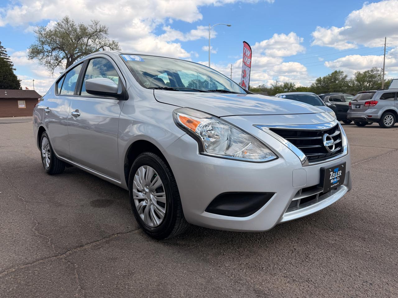 Nissan Versa Sedan SV CVT 2019