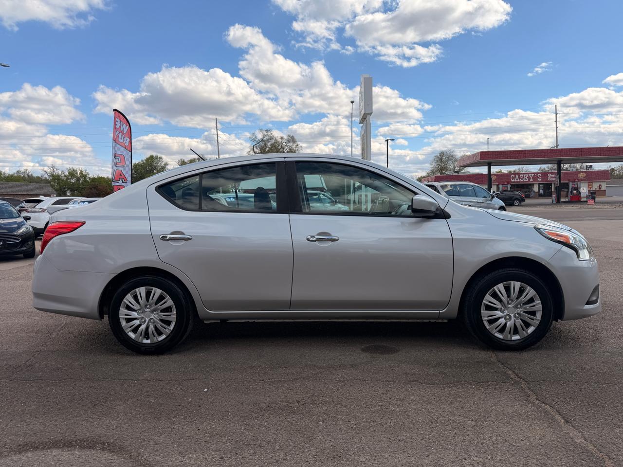 Nissan Versa Sedan SV CVT 2019
