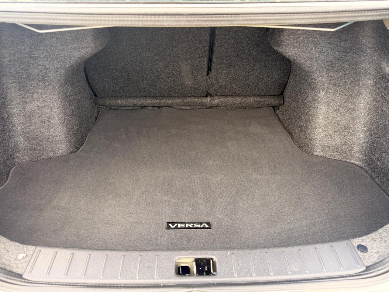 Nissan Versa Sedan SV CVT 2019