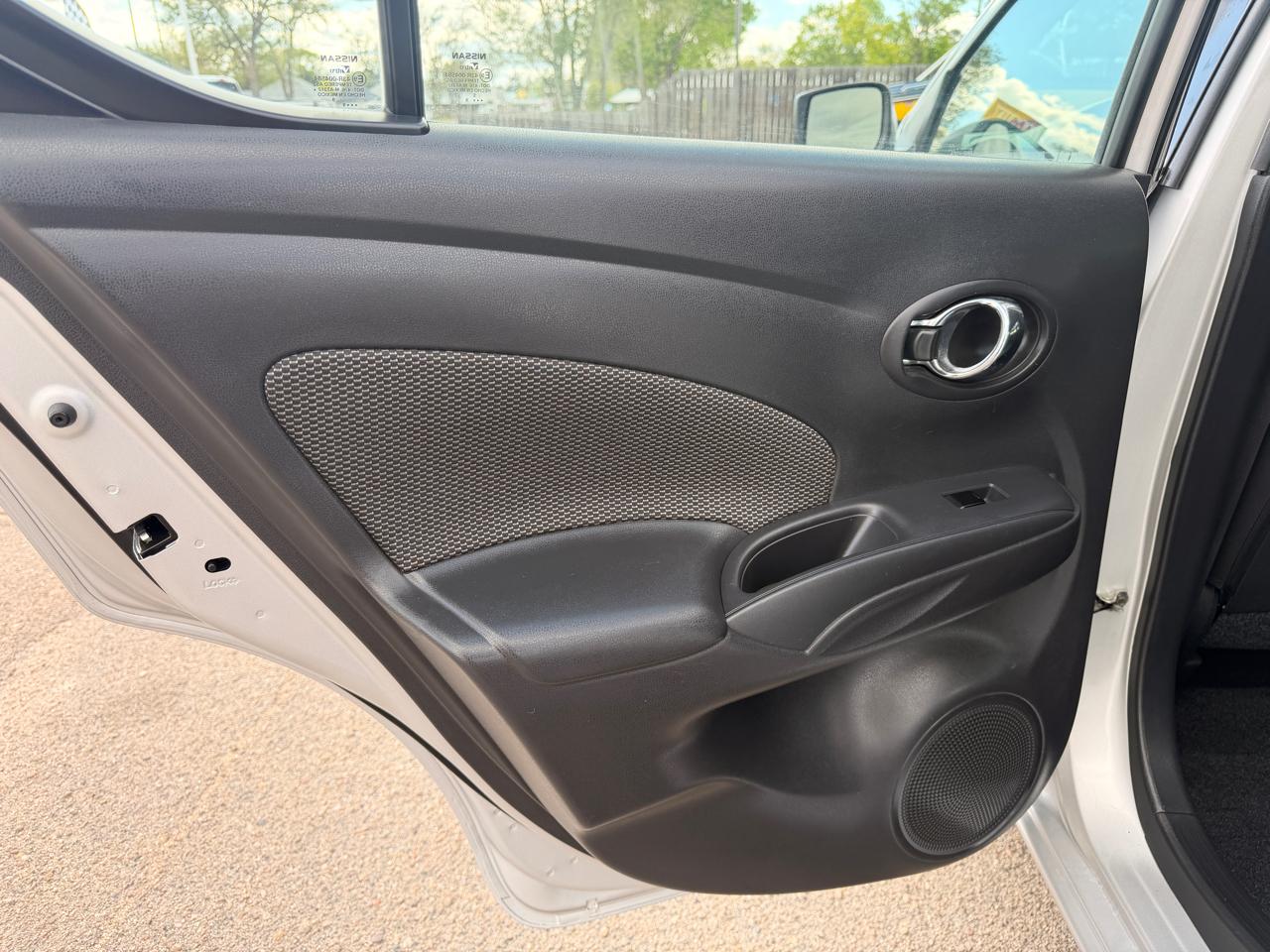 Nissan Versa Sedan SV CVT 2019