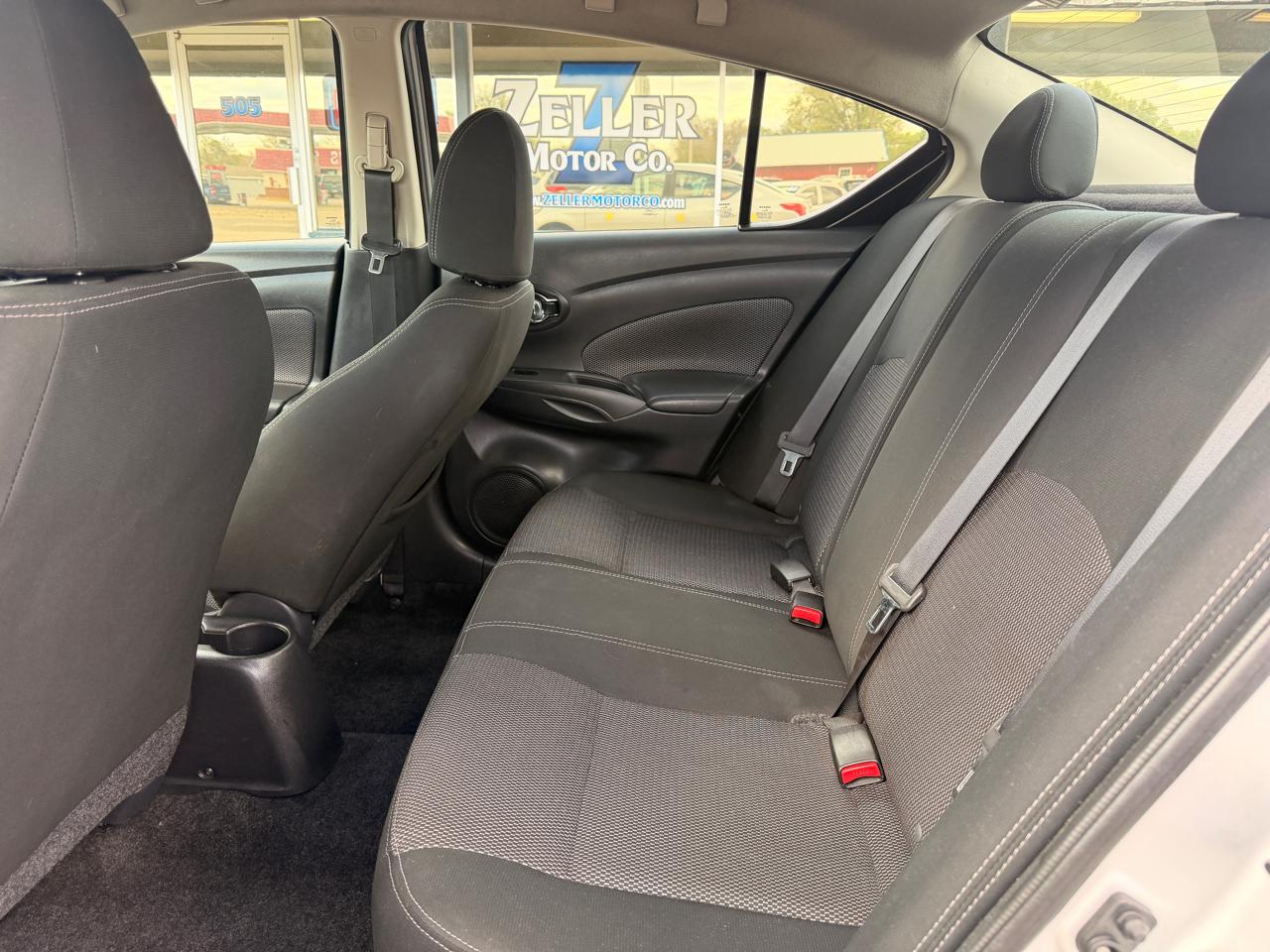 Nissan Versa Sedan SV CVT 2019