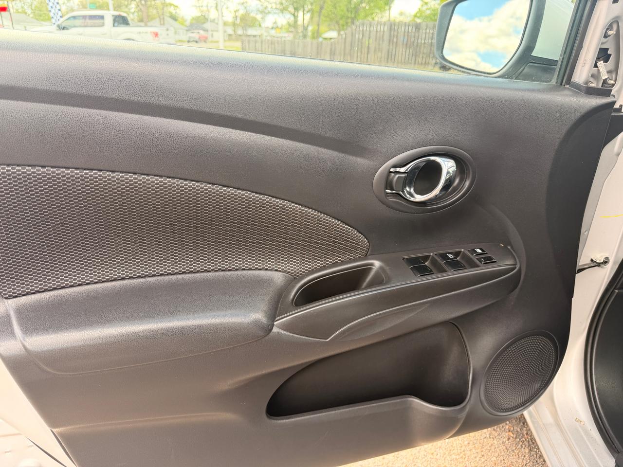 Nissan Versa Sedan SV CVT 2019