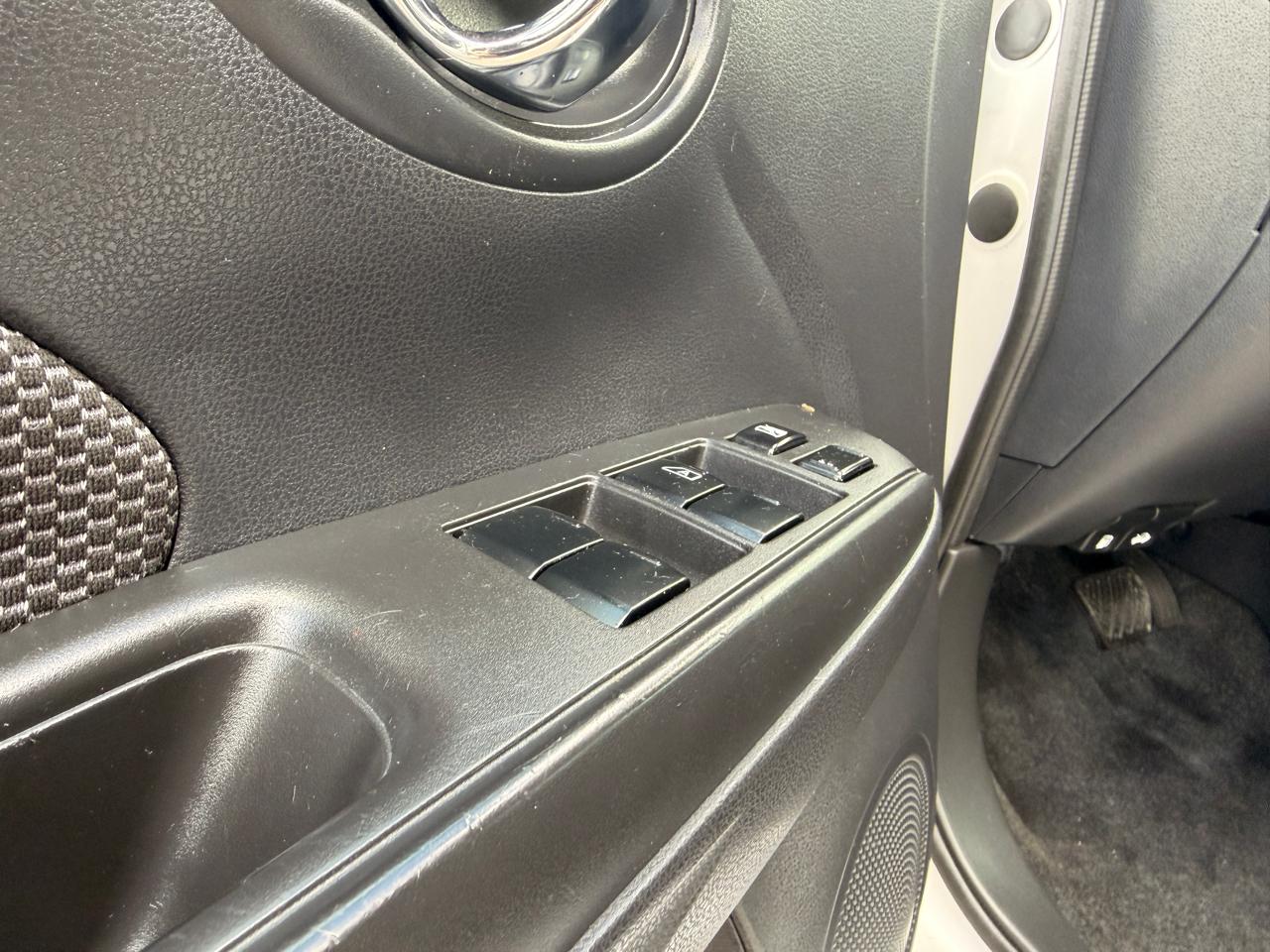 Nissan Versa Sedan SV CVT 2019