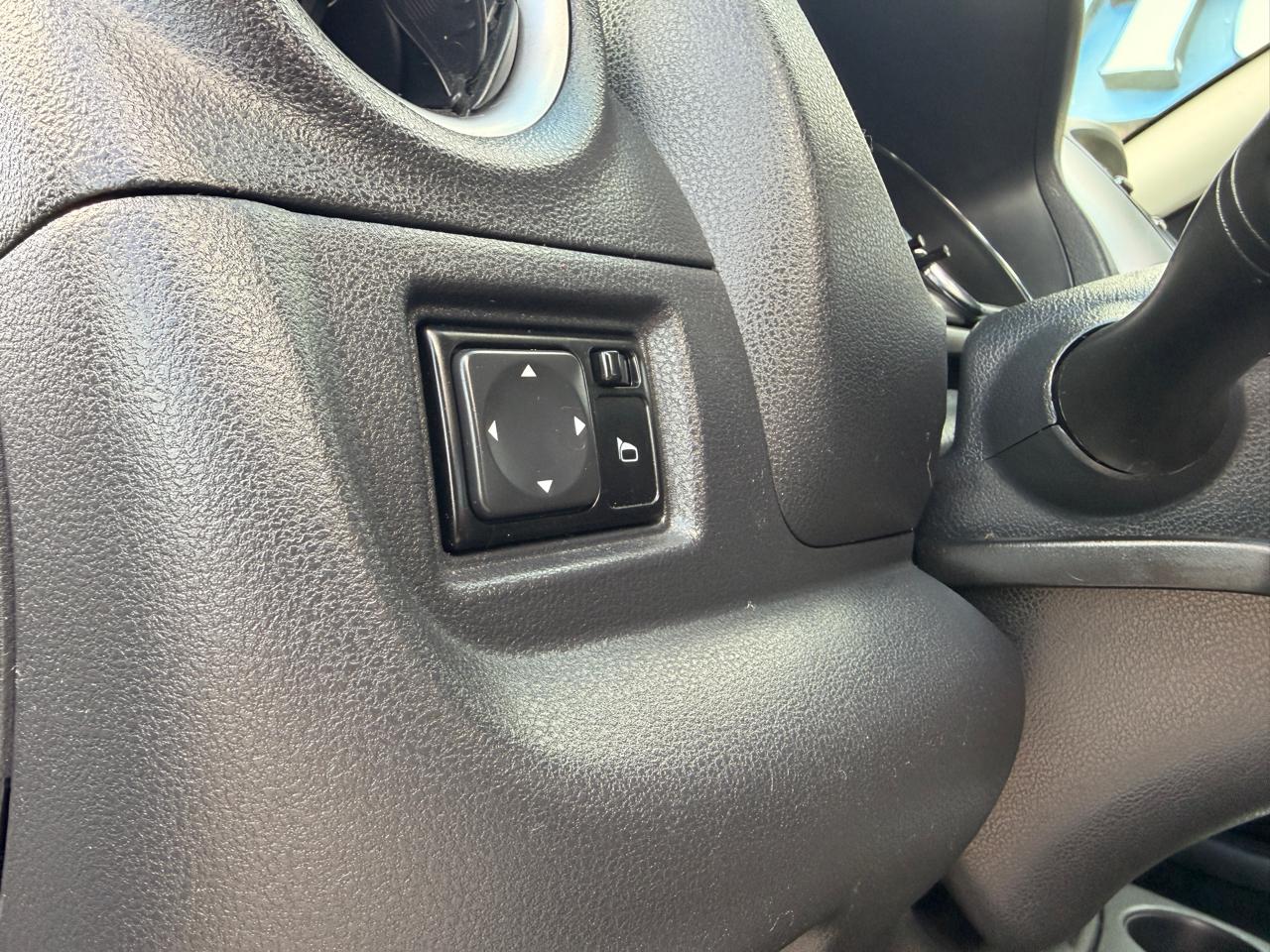 Nissan Versa Sedan SV CVT 2019