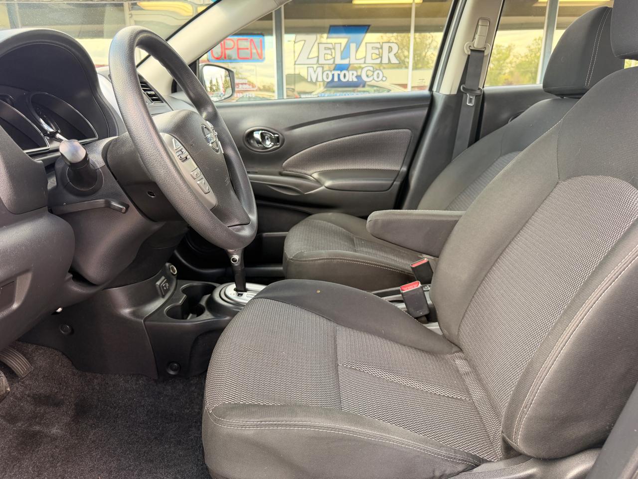 Nissan Versa Sedan SV CVT 2019