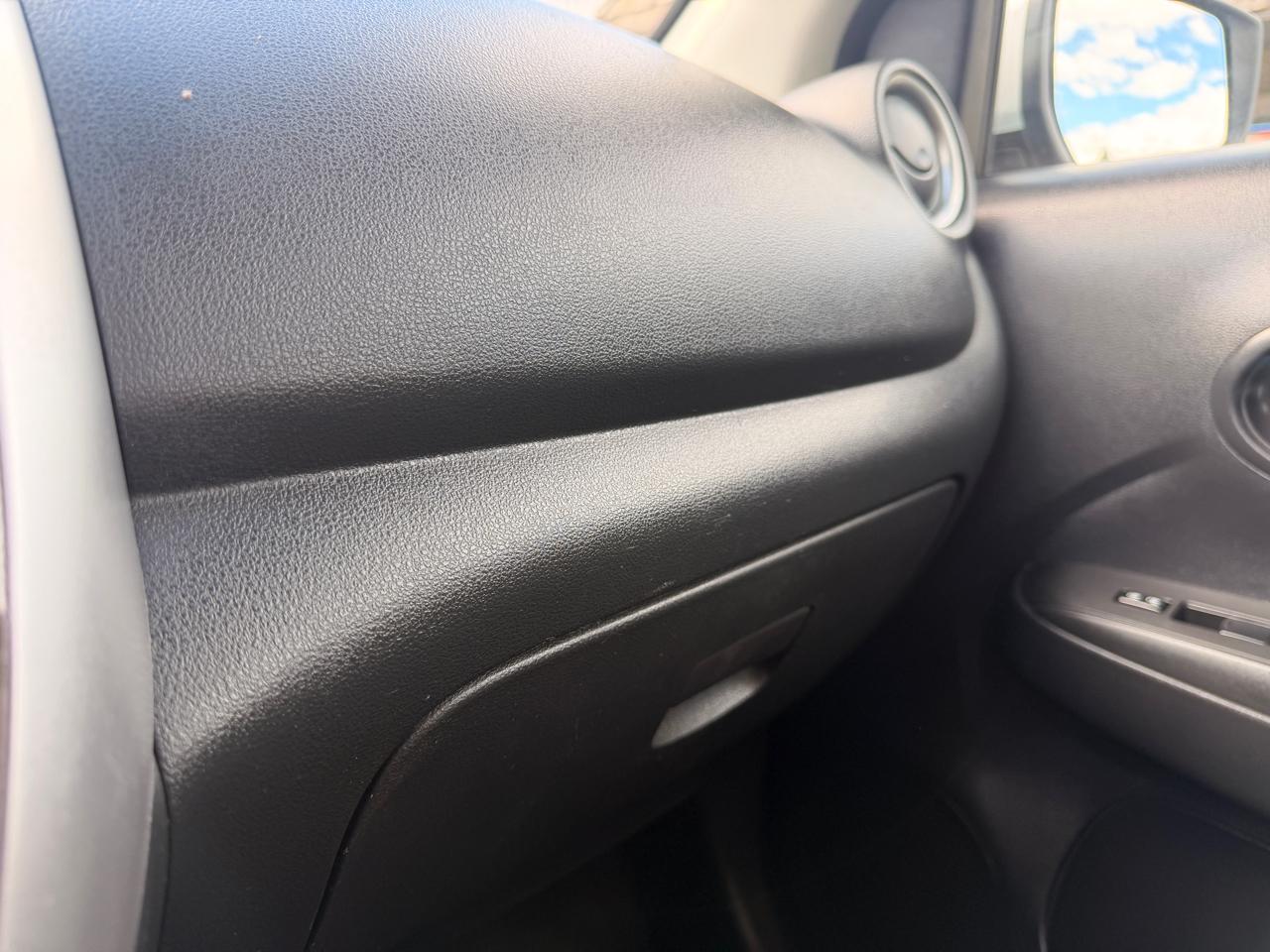 Nissan Versa Sedan SV CVT 2019