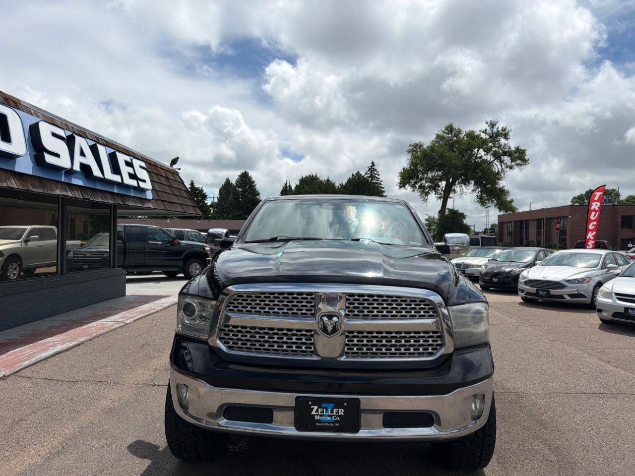 RAM 1500 4WD Crew Cab 140.5" Laramie 2014