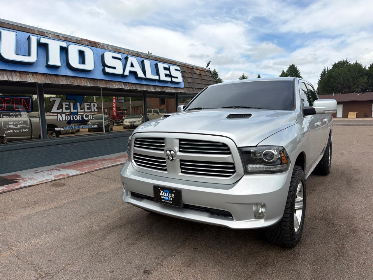 RAM 1500 4WD Crew Cab 140.5" Sport 2015
