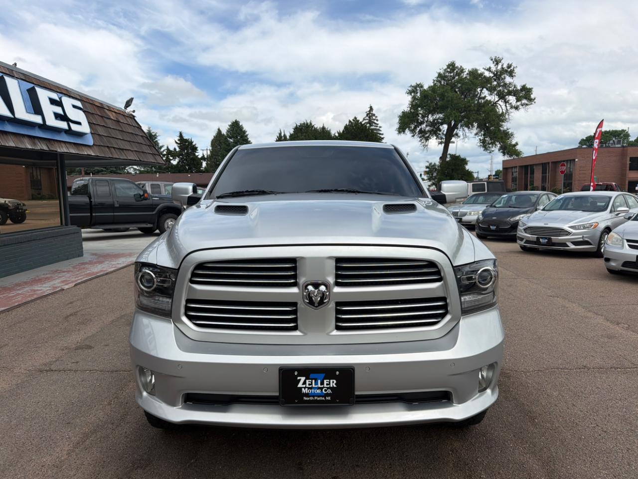 RAM 1500 4WD Crew Cab 140.5" Sport 2015