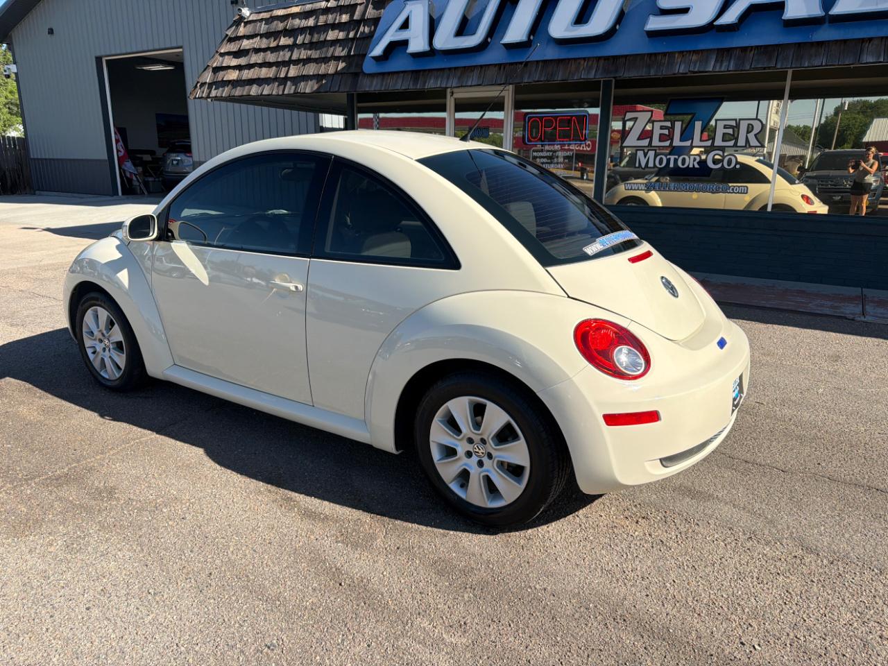 Volkswagen New Beetle Coupe 2dr Auto SE 2008