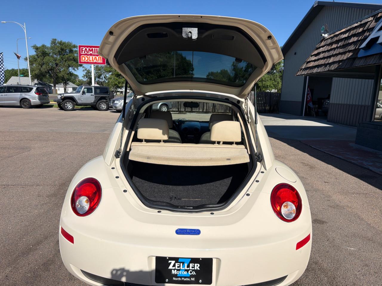Volkswagen New Beetle Coupe 2dr Auto SE 2008