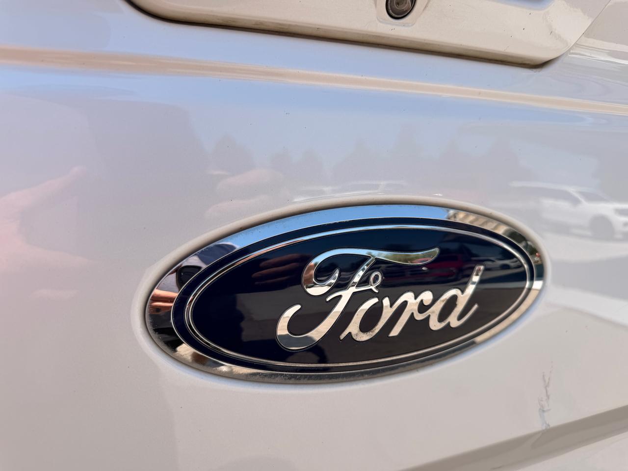 Ford F-150 4WD SuperCrew 145" Lariat 2016