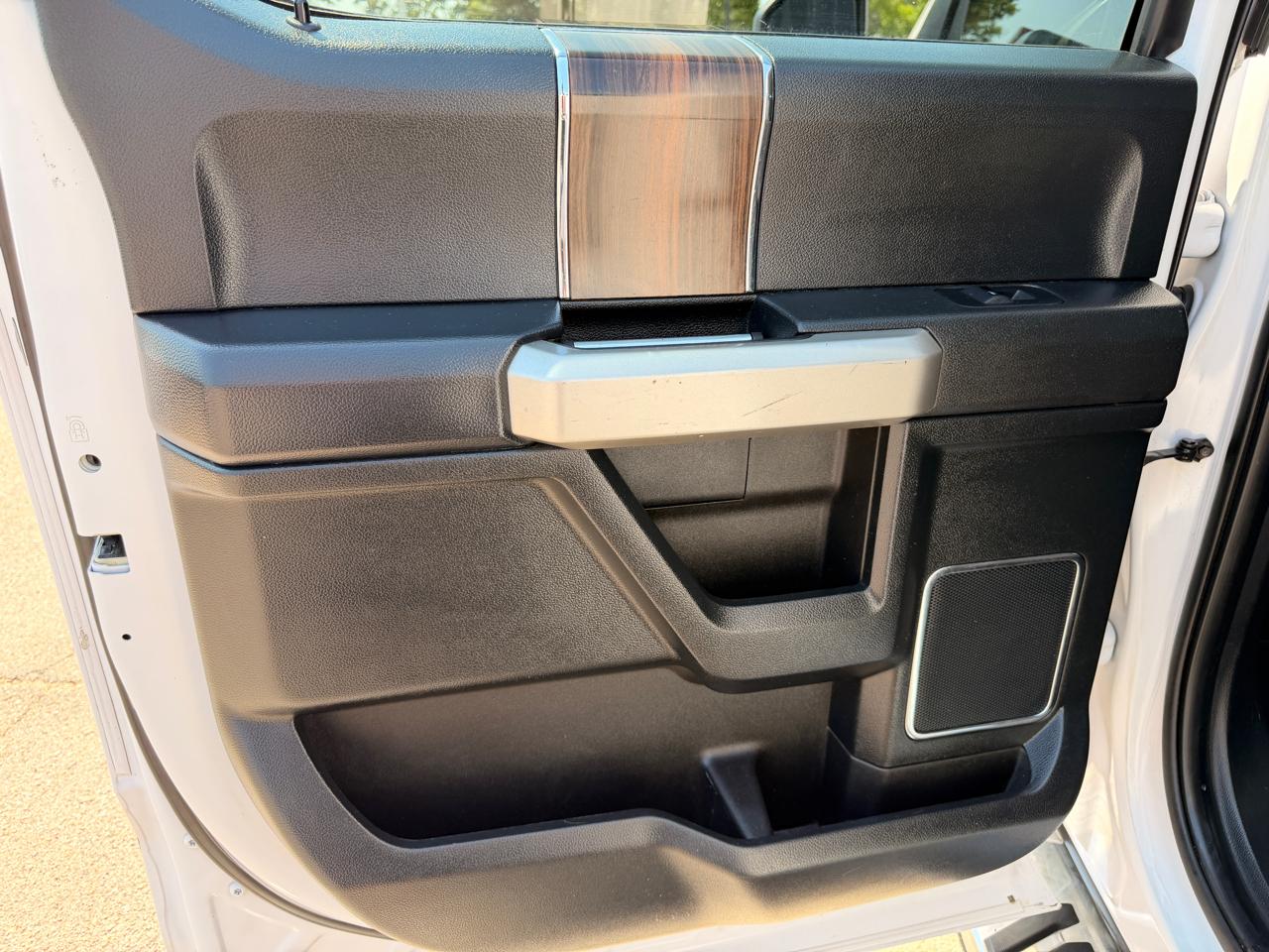 Ford F-150 4WD SuperCrew 145" Lariat 2016