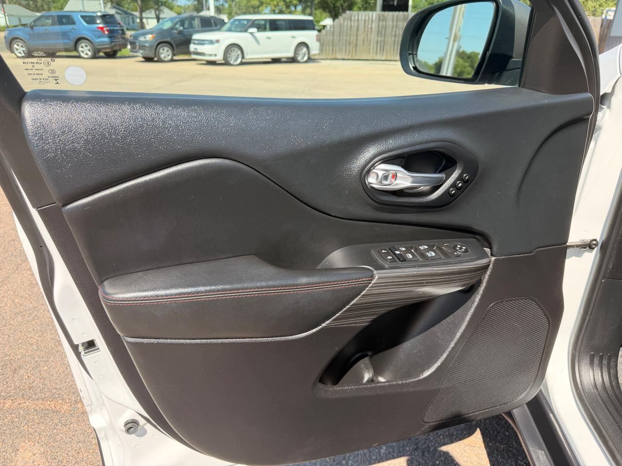 Jeep Cherokee 4WD 4dr Trailhawk 2015