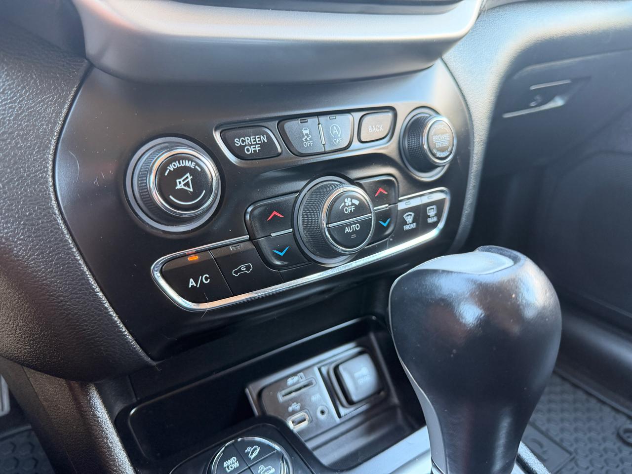 Jeep Cherokee 4WD 4dr Trailhawk 2015