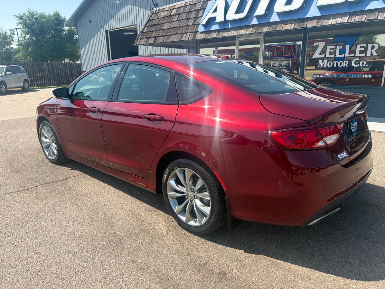Chrysler 200 4dr Sdn S FWD 2015