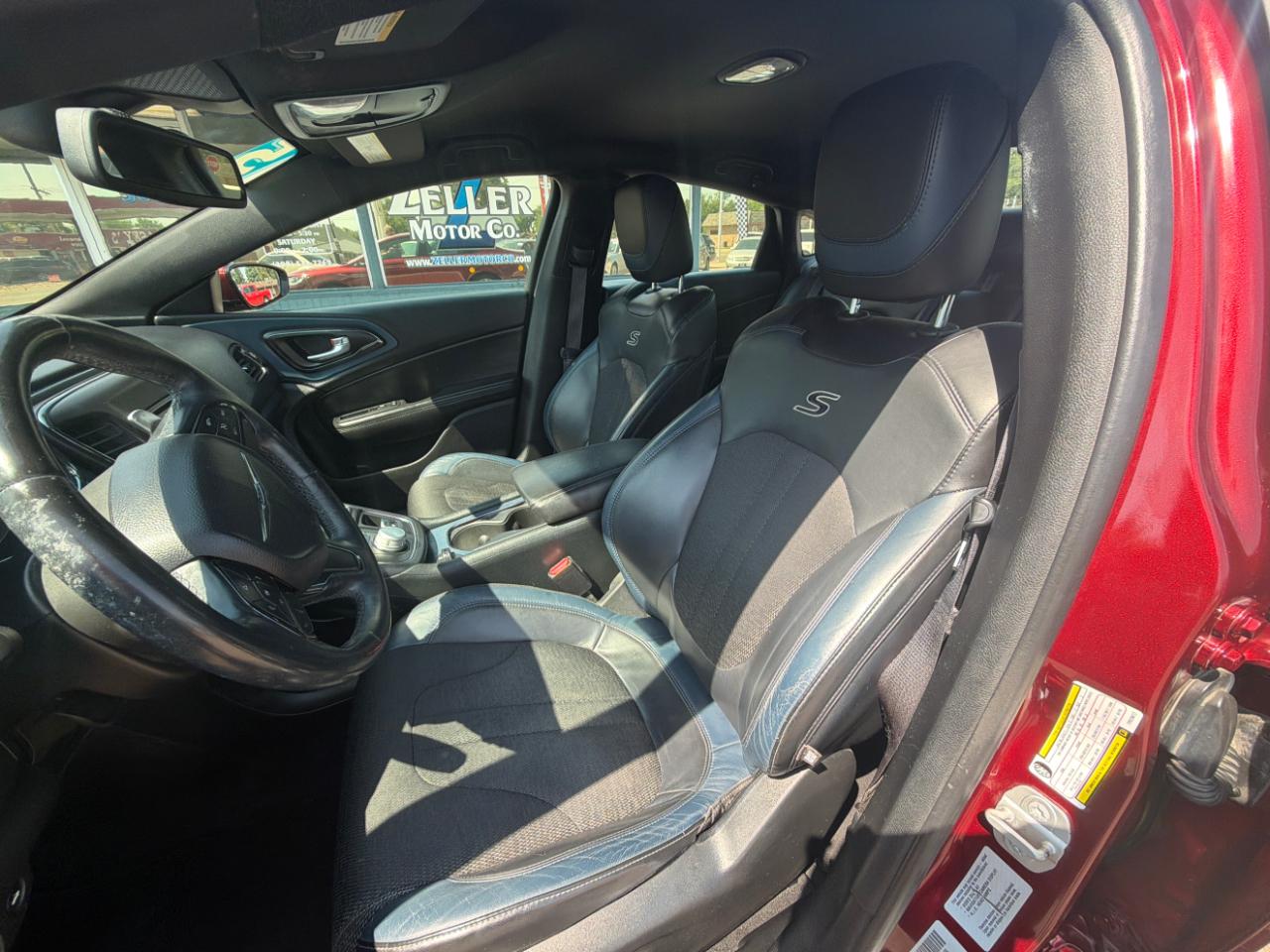 Chrysler 200 4dr Sdn S FWD 2015