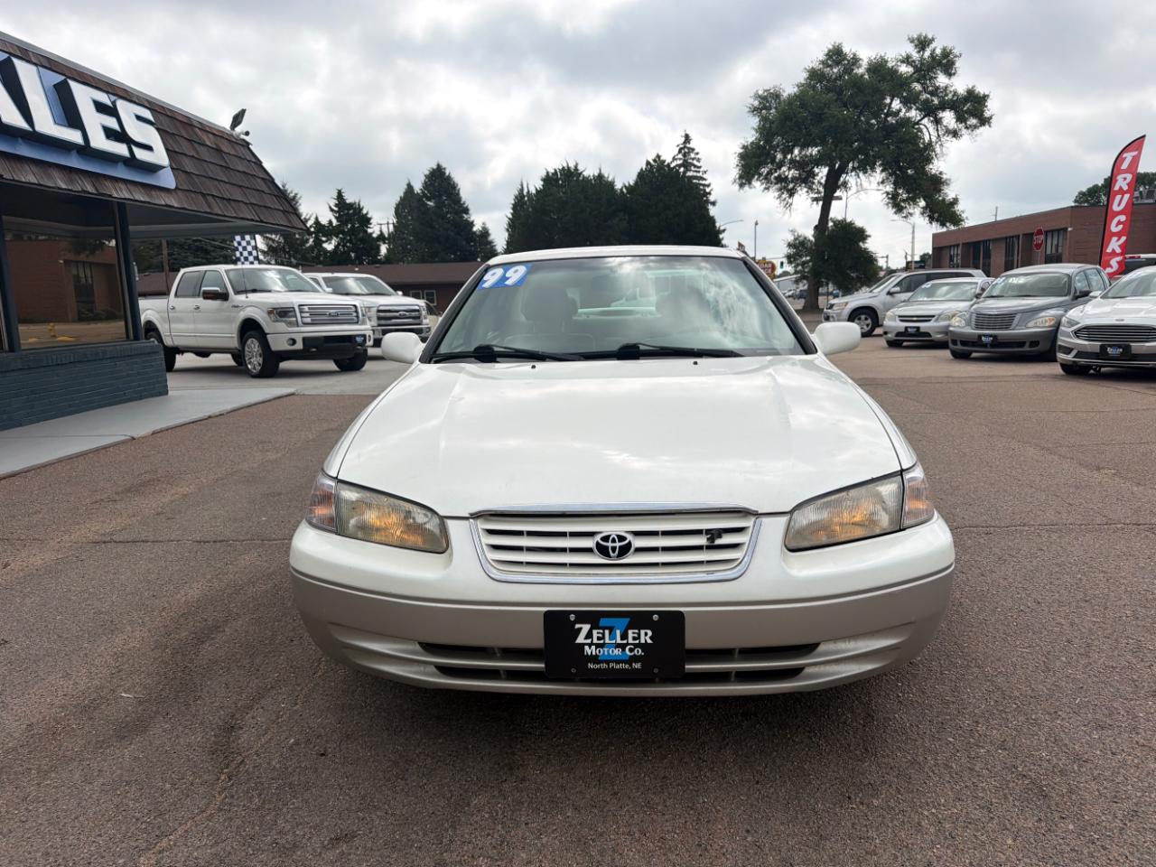 Toyota Camry 4dr Sdn XLE Auto 1999