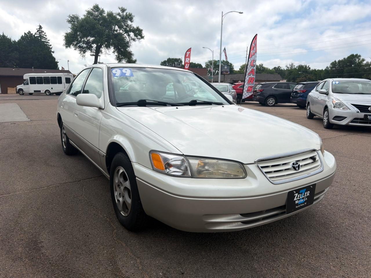 Toyota Camry 4dr Sdn XLE Auto 1999