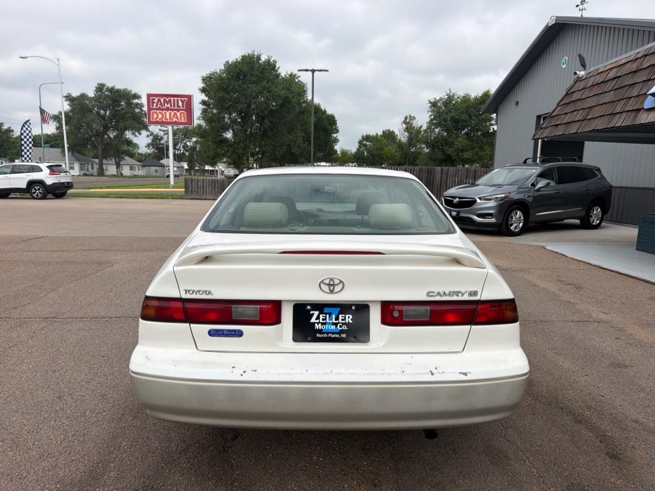 Toyota Camry 4dr Sdn XLE Auto 1999