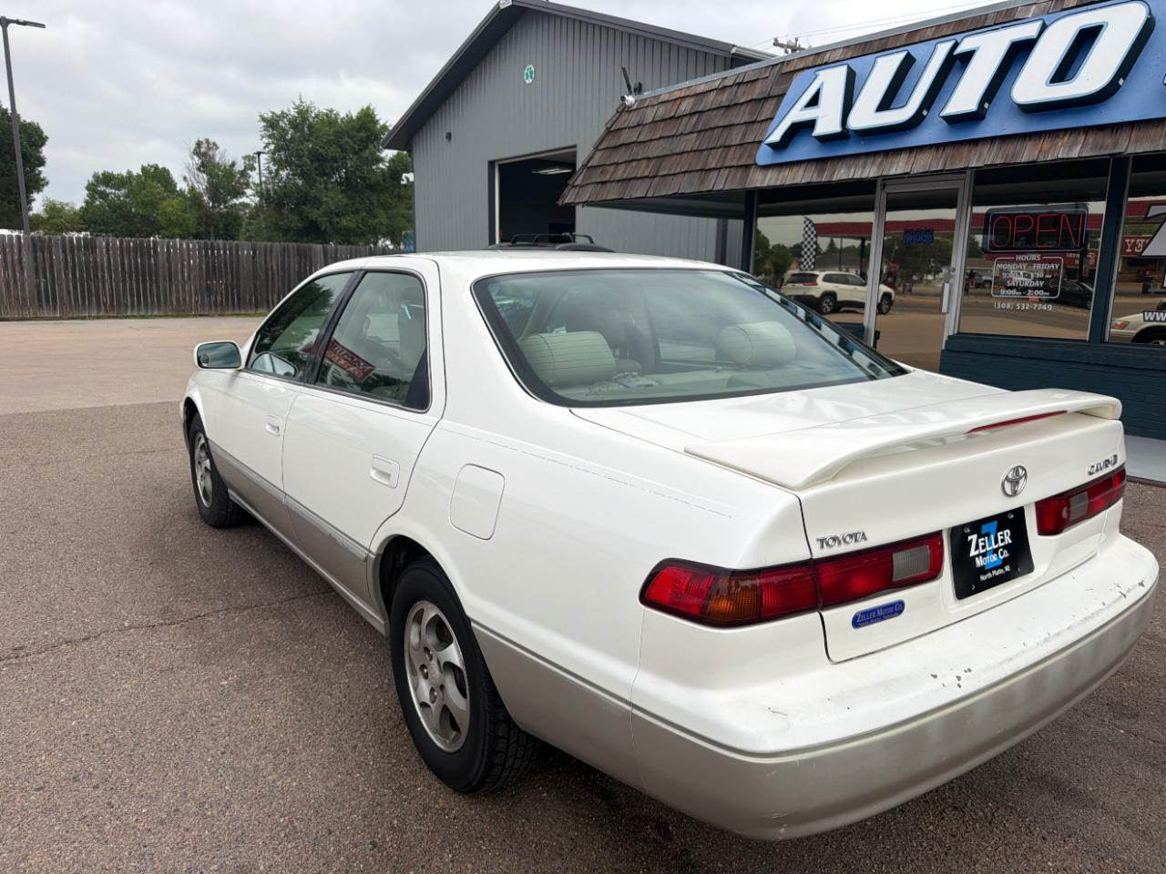 Toyota Camry 4dr Sdn XLE Auto 1999