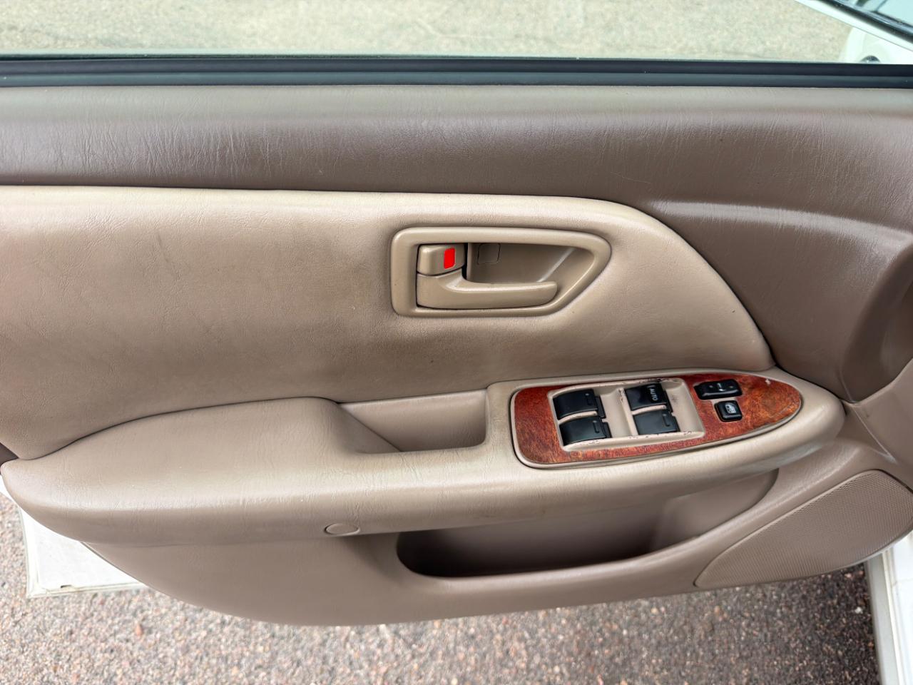 Toyota Camry 4dr Sdn XLE Auto 1999