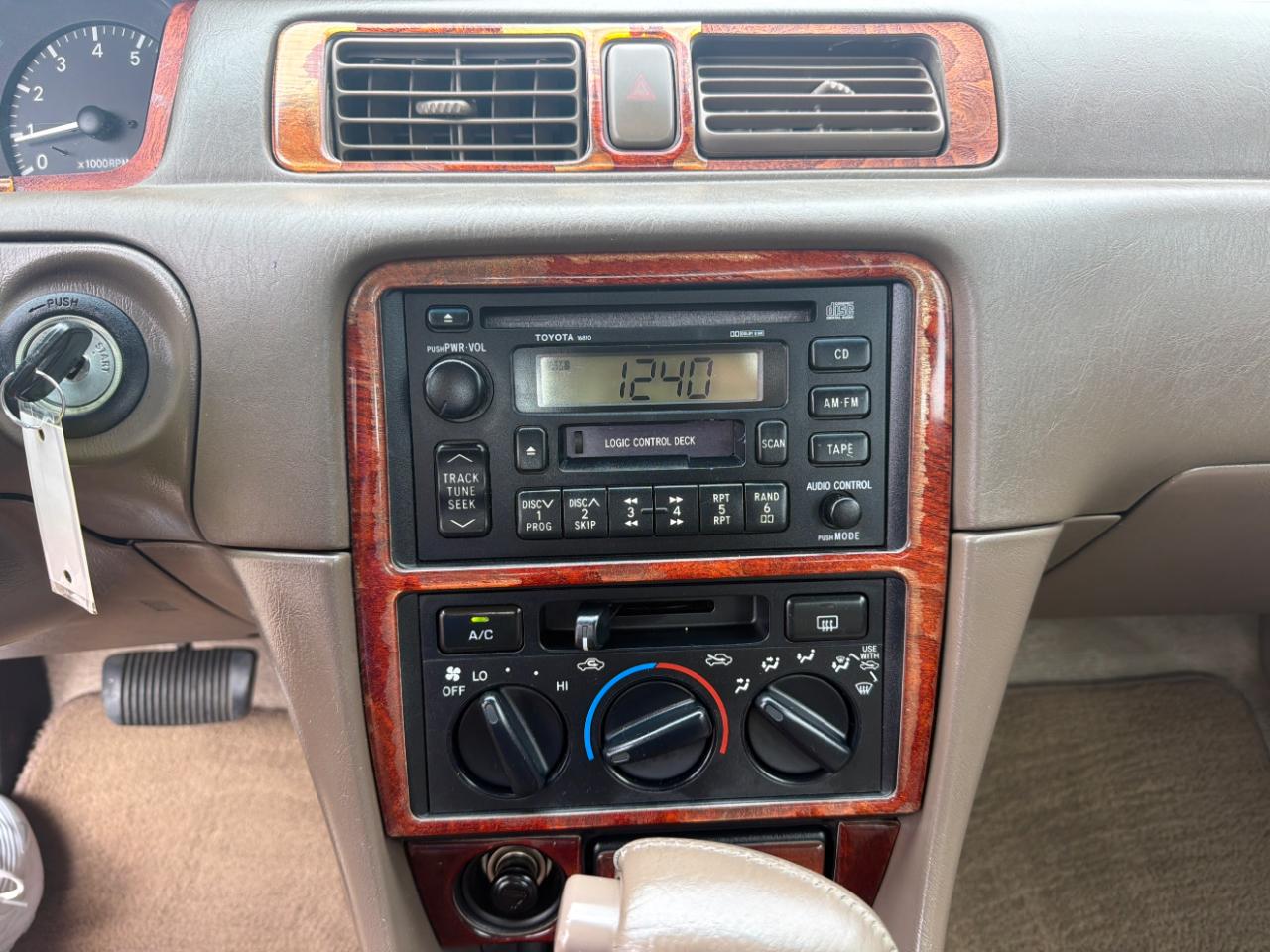 Toyota Camry 4dr Sdn XLE Auto 1999