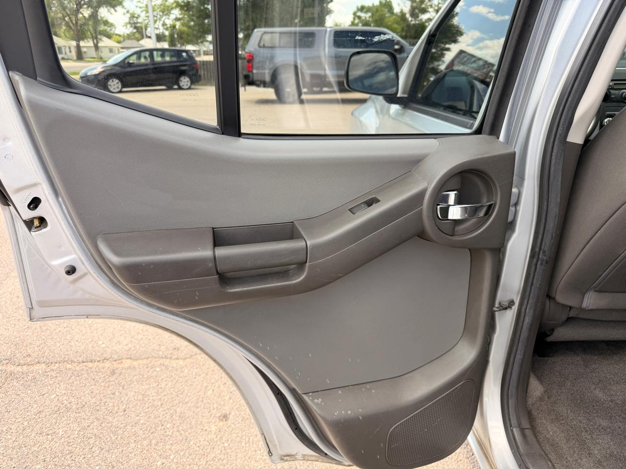 Nissan Xterra 4WD 4dr Auto S 2011