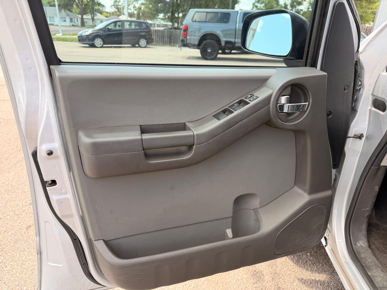 Nissan Xterra 4WD 4dr Auto S 2011