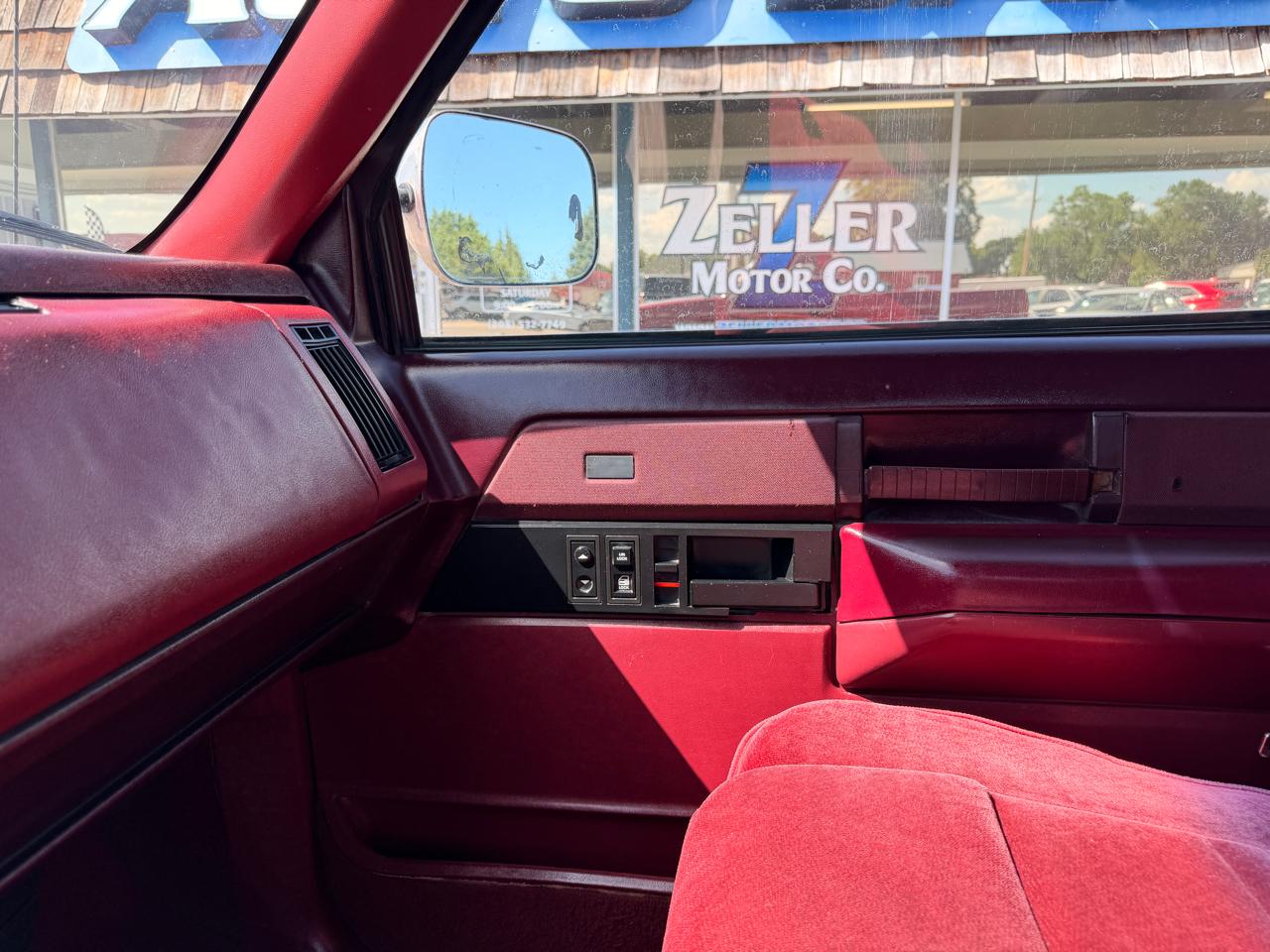 Chevrolet 1/2 Ton Pickups Fleetside 117.5" 4WD 1989