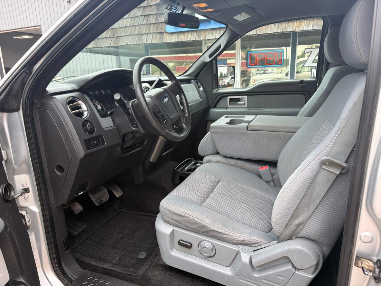Ford F-150 4WD SuperCrew 145" Lariat 2011