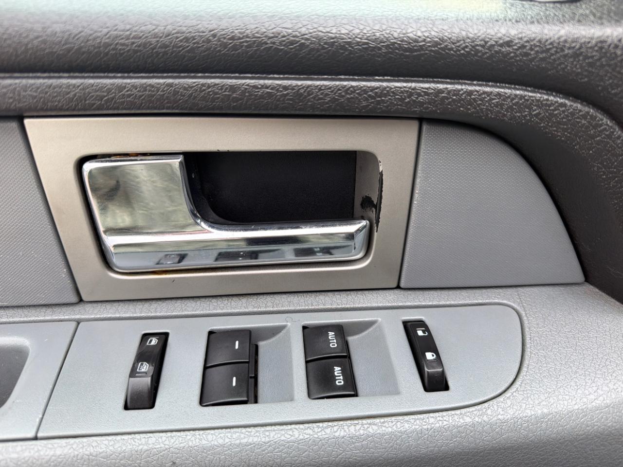 Ford F-150 4WD SuperCrew 145" Lariat 2011