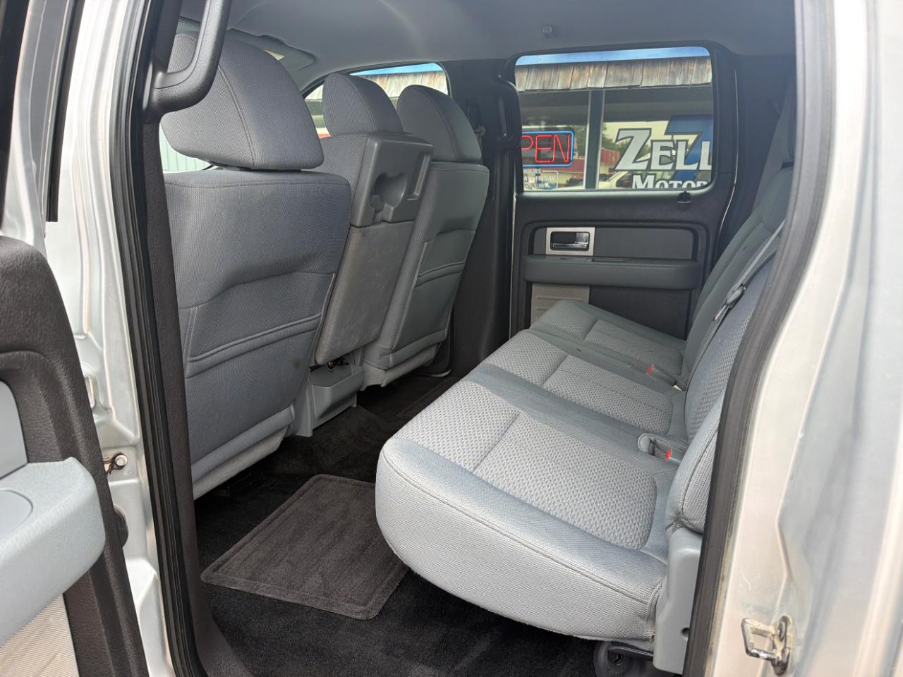 Ford F-150 4WD SuperCrew 145" Lariat 2011